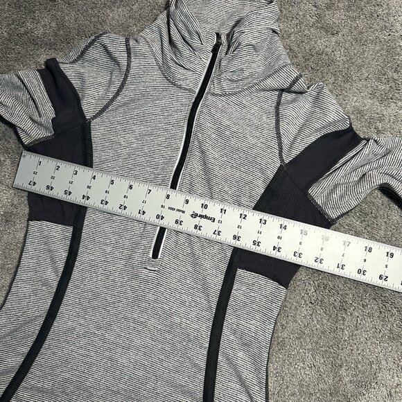 Lululemon Run Inspire 1/2 Half Zip Womens Size 6 Gray Black Striped Athleisure - Picture 14 of 16